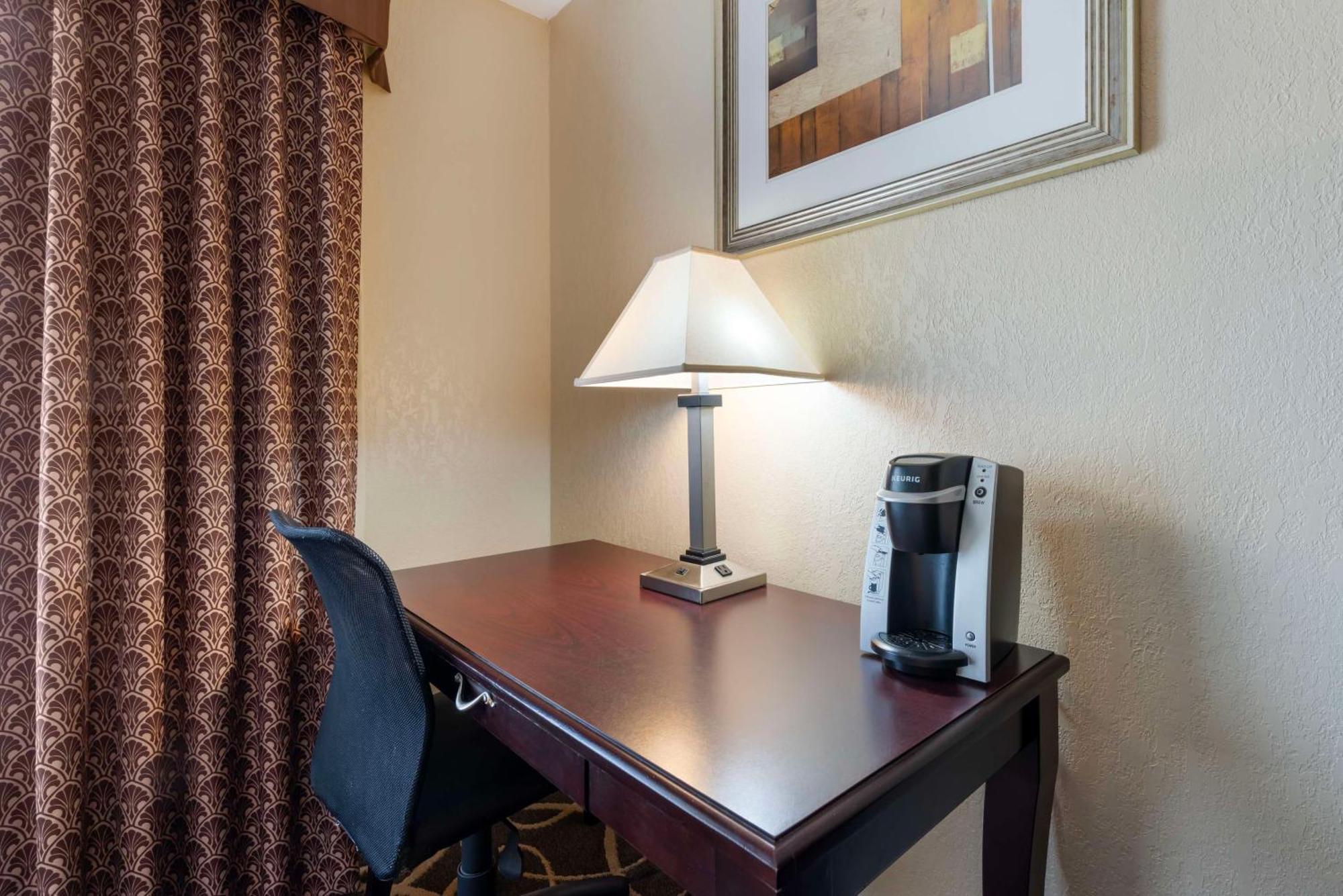 Best Western Plus Eau Claire Conference Center Екстериор снимка
