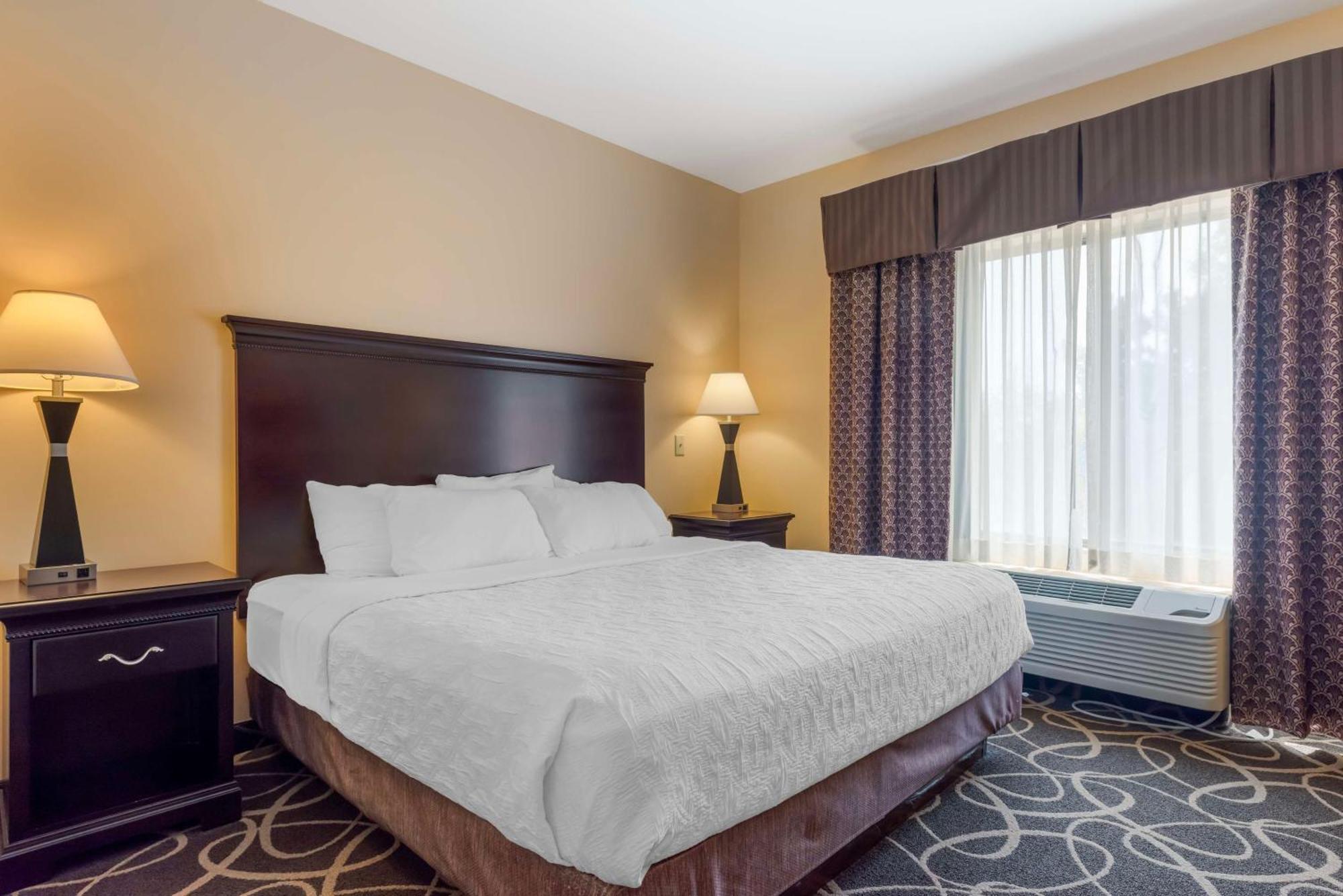 Best Western Plus Eau Claire Conference Center Екстериор снимка