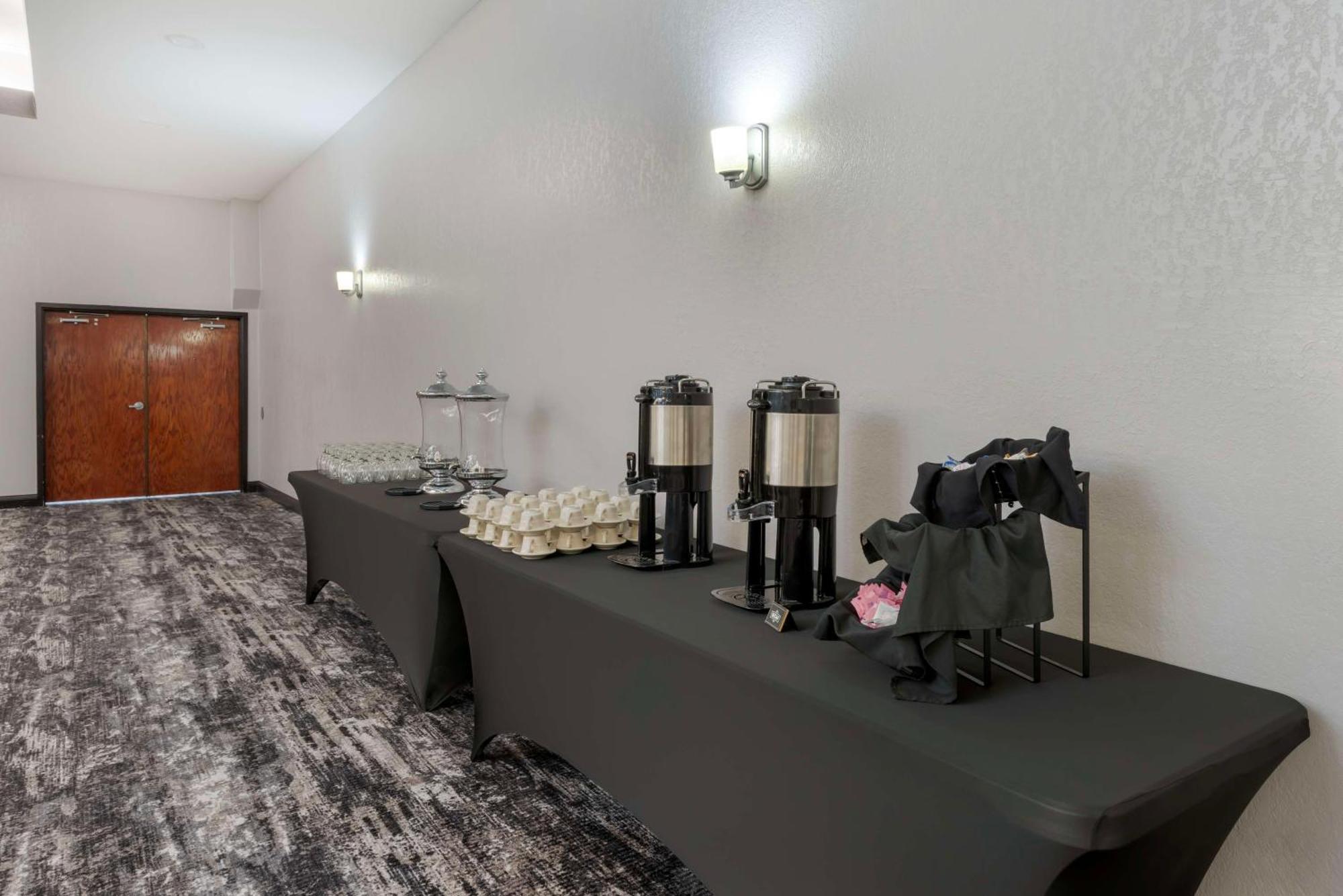 Best Western Plus Eau Claire Conference Center Екстериор снимка