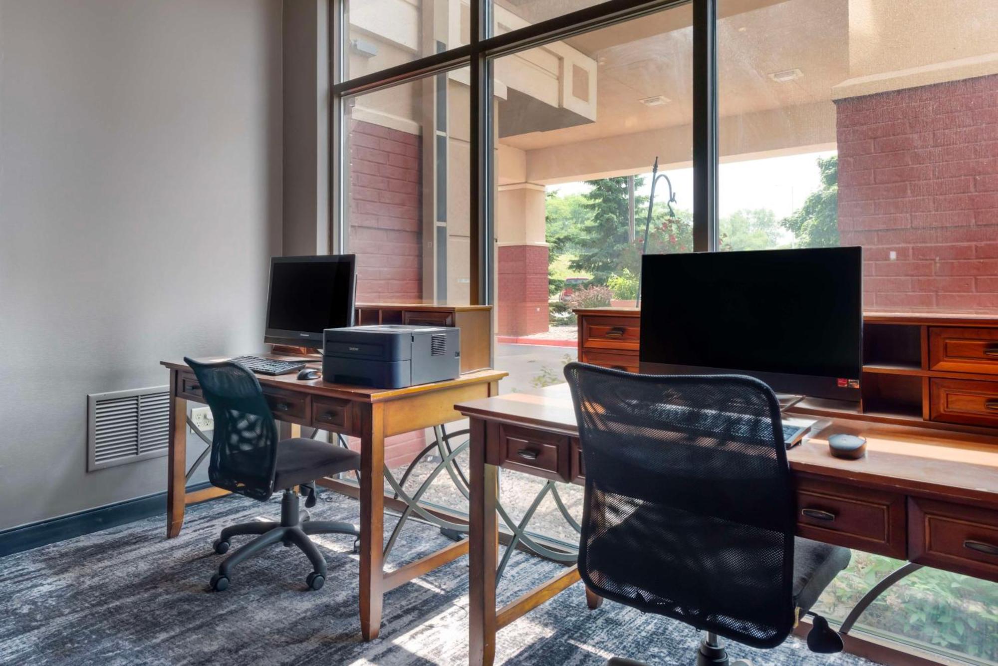Best Western Plus Eau Claire Conference Center Екстериор снимка