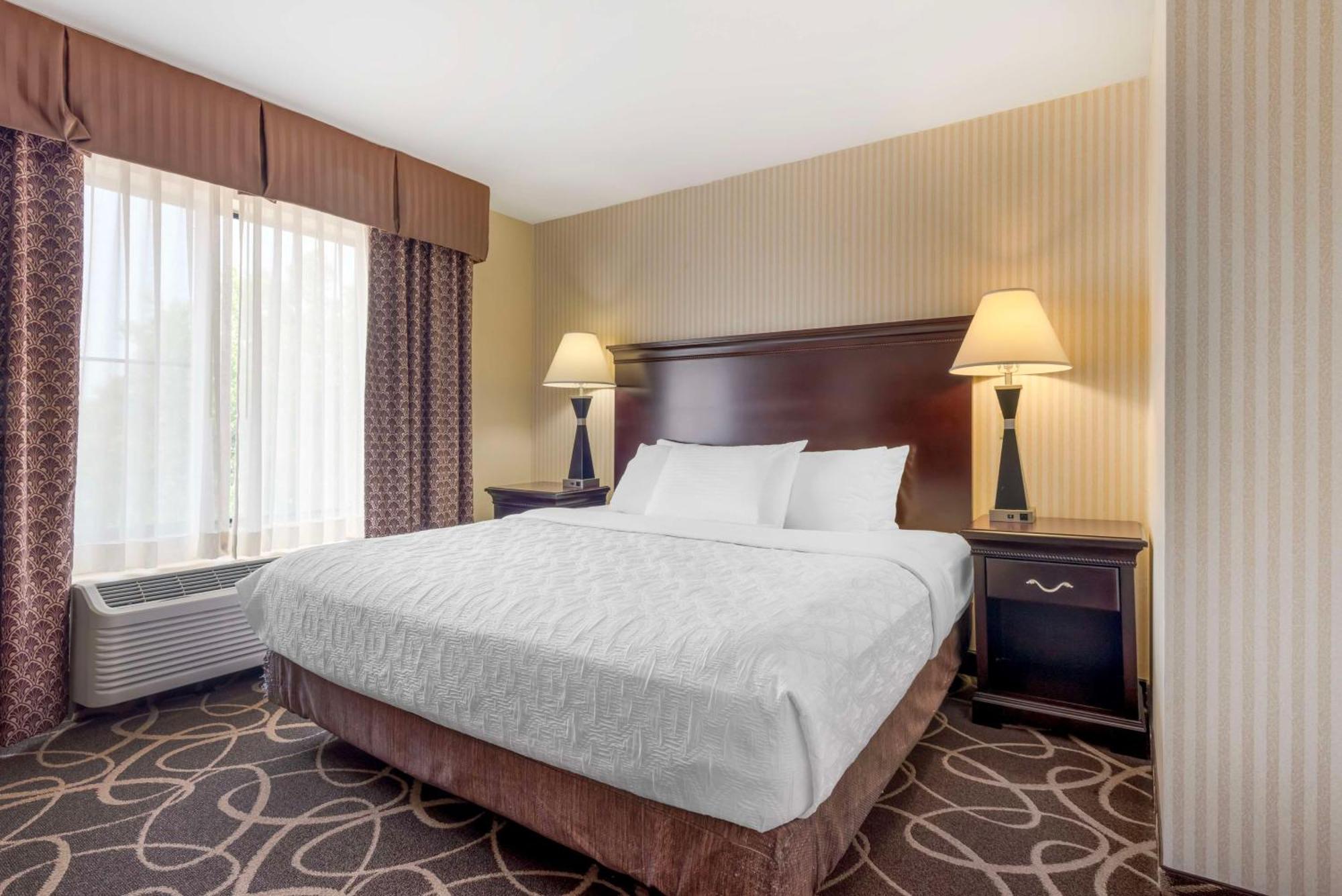 Best Western Plus Eau Claire Conference Center Екстериор снимка