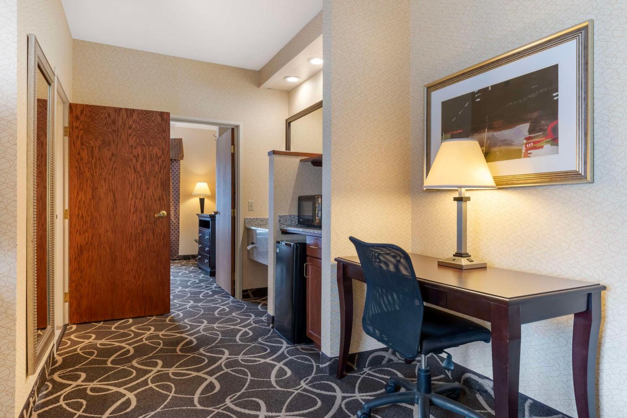 Best Western Plus Eau Claire Conference Center Екстериор снимка
