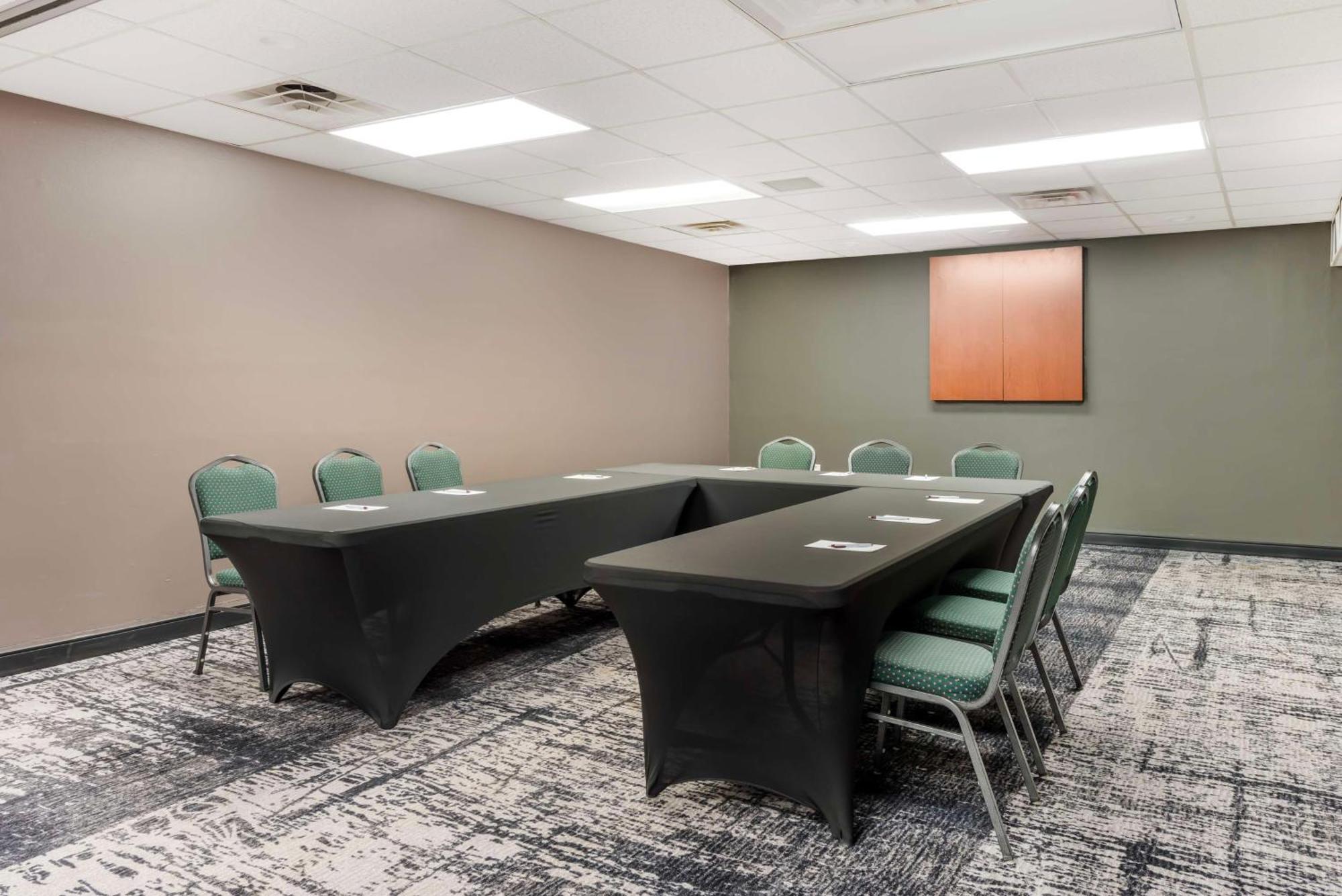 Best Western Plus Eau Claire Conference Center Екстериор снимка