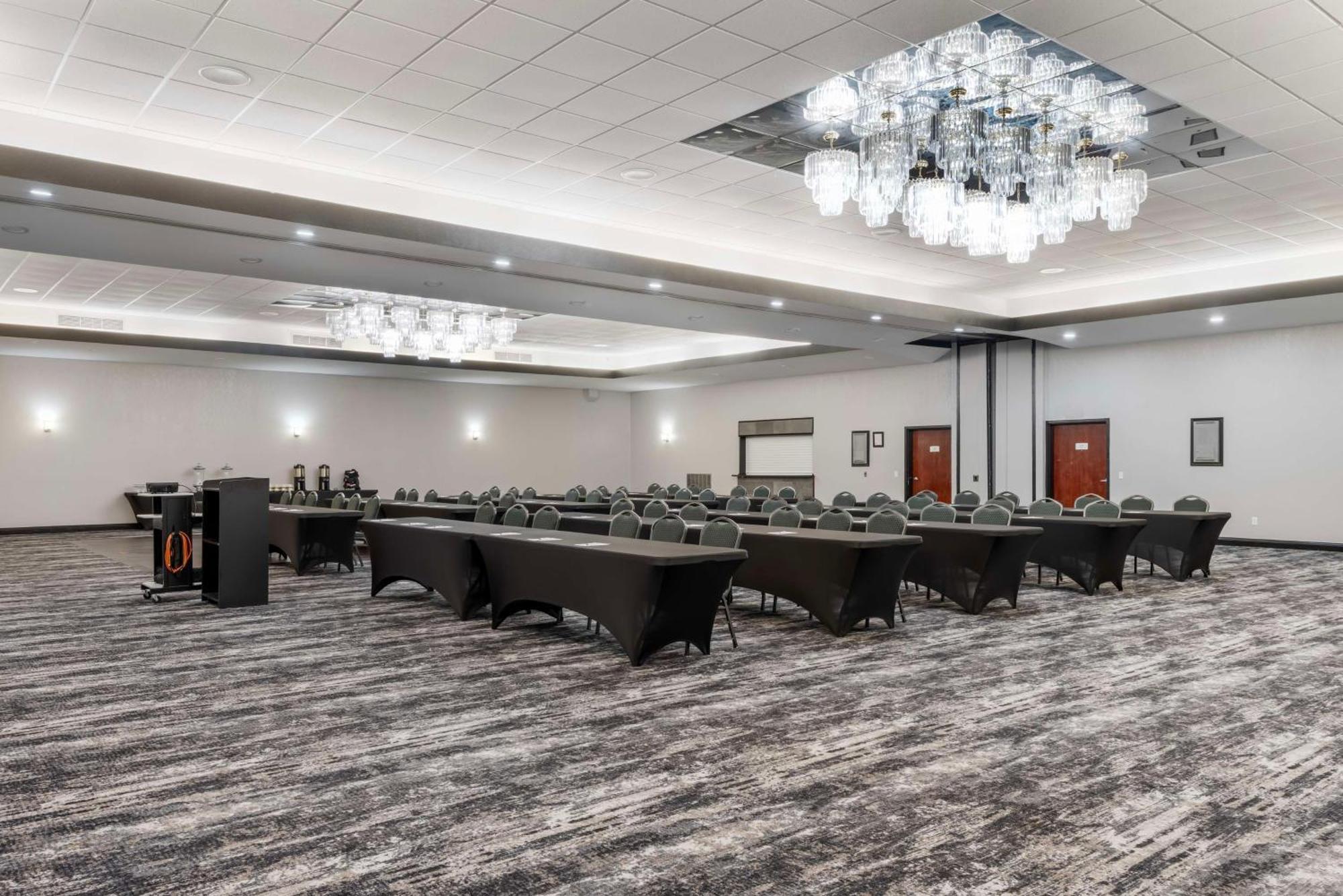 Best Western Plus Eau Claire Conference Center Екстериор снимка