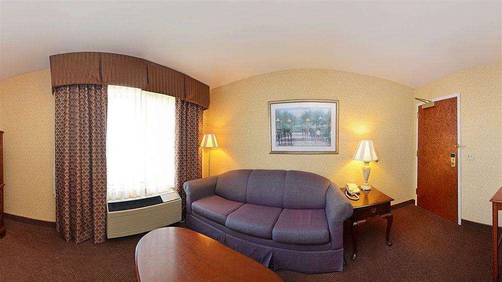 Best Western Plus Eau Claire Conference Center Екстериор снимка