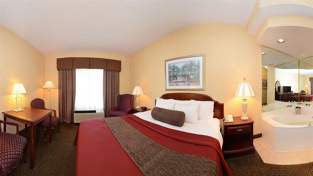 Best Western Plus Eau Claire Conference Center Екстериор снимка