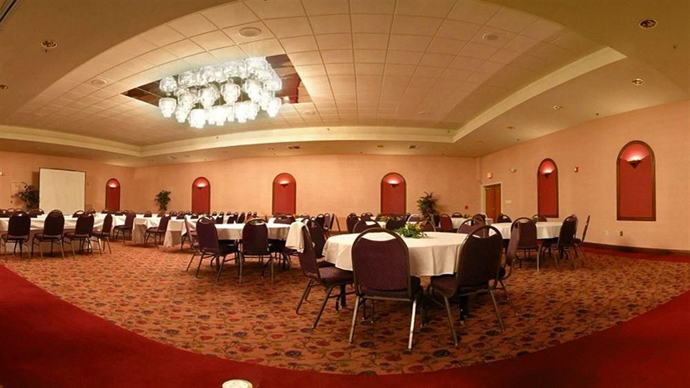 Best Western Plus Eau Claire Conference Center Екстериор снимка